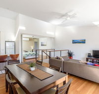 Unit 4 Rainbow Surf - Modern double storey townhouse with large shared pool close to beach and shop - SA Accommodation