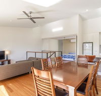 Unit 5 Rainbow Surf - Modern double storey townhouse with large shared pool close to beach and shop - SA Accommodation