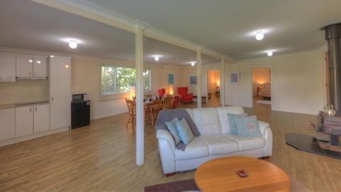 Village Stays Coldstream Gallery Bungalow - SA Accommodation 3