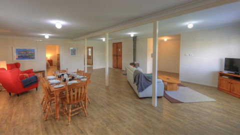 Village Stays Coldstream Gallery Bungalow - SA Accommodation 0