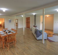Village Stays Coldstream Gallery Bungalow - SA Accommodation