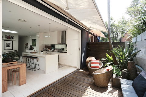 Walk To Beach From This Stylish Bronte Oasis W AC, Wifi And Free Parking - SA Accommodation 0