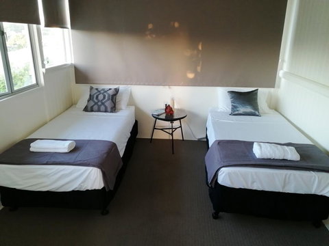 Walk To Beach Queenslander HOME In CBD Hervey Bay - SA Accommodation 2