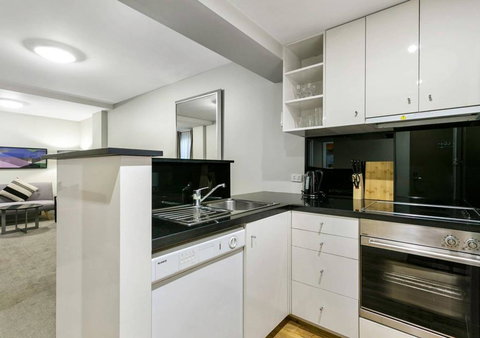 Walk To The MCG, The Tan, Botanic Gardens & Train - SA Accommodation 1