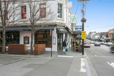 Walk To The MCG, The Tan, Botanic Gardens & Train - SA Accommodation 3