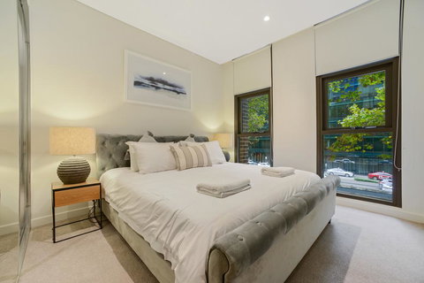 Walking To Darling Harbour, ICC,QVB, Shopping Mall - SA Accommodation 3