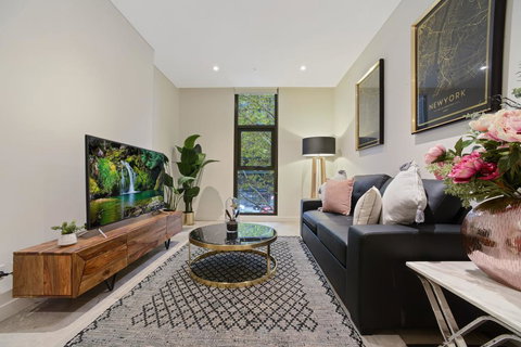 Walking To Darling Harbour, ICC,QVB, Shopping Mall - SA Accommodation 0