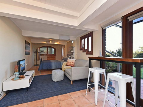 Wangi Waterfront Delight 1bdr Studio - SA Accommodation 0