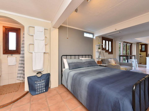 Wangi Waterfront Delight 1bdr Studio - SA Accommodation 2