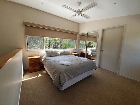 Waterfront Retreat At Wattle Point - SA Accommodation 3