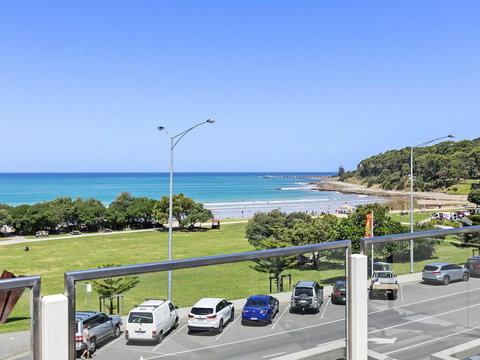 WATERFRONT SEVEN - In The Heart Of Lorne - SA Accommodation 2