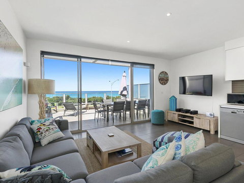 WATERFRONT SEVEN - In The Heart Of Lorne - SA Accommodation 3
