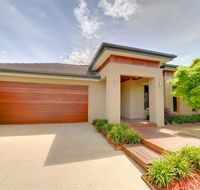 Newington Lakehouse - SA Accommodation