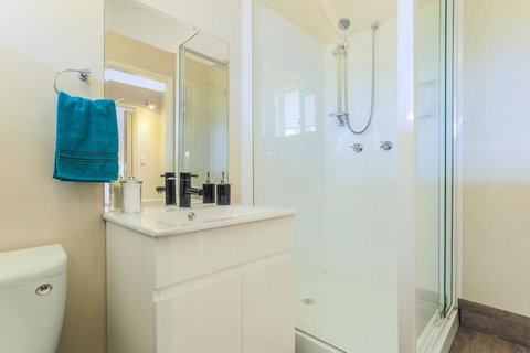 Bed & Breakfast 1 Bedroom Guest House - SA Accommodation 7