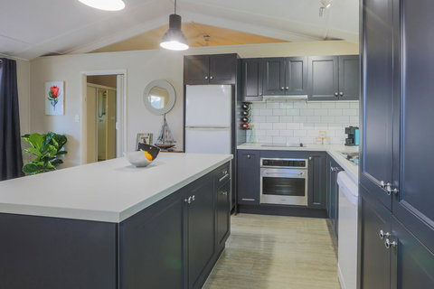 Bed & Breakfast 1 Bedroom Guest House - SA Accommodation 14