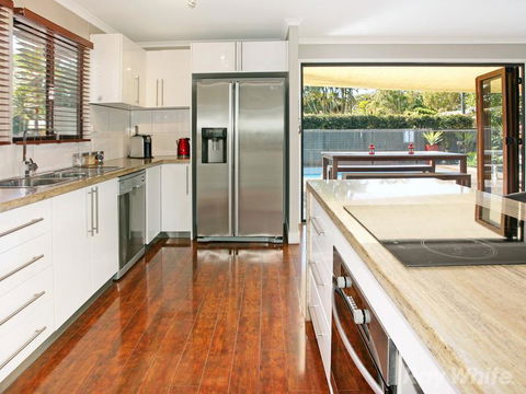 Beach House On Jones Parade, Central Coolum Beach - SA Accommodation 5