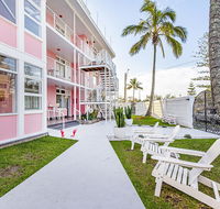 The Pink Hotel Coolangatta - SA Accommodation