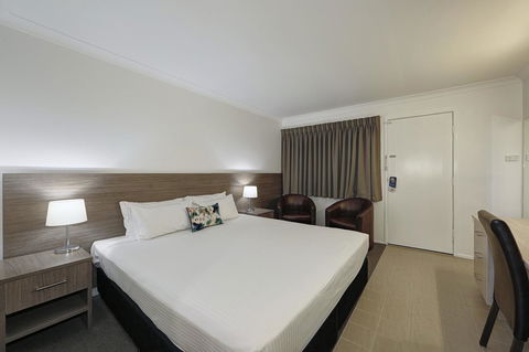 Smart Motels Bert Hinkler - SA Accommodation 23