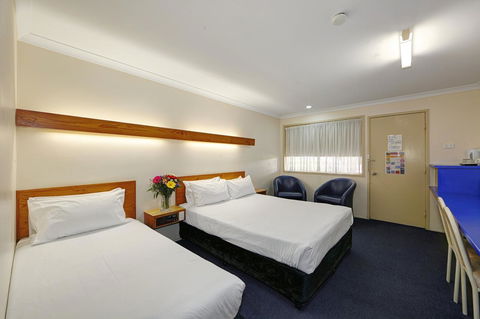 Smart Motels Bert Hinkler - SA Accommodation 17