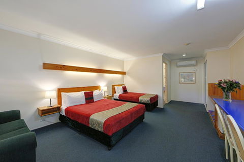 Smart Motels Bert Hinkler - SA Accommodation 11