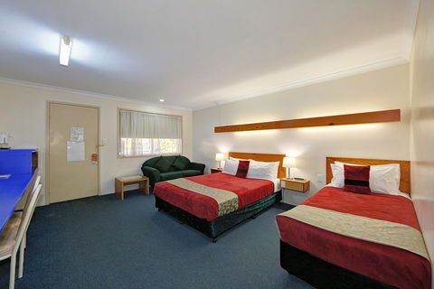 Smart Motels Bert Hinkler - SA Accommodation 12