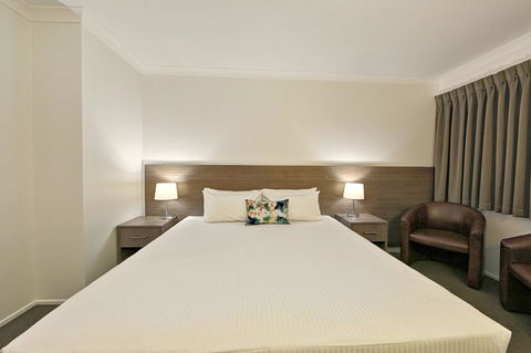 Smart Motels Bert Hinkler - SA Accommodation 20