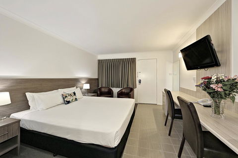 Smart Motels Bert Hinkler - SA Accommodation 22
