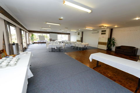Smart Motels Bert Hinkler - SA Accommodation 37