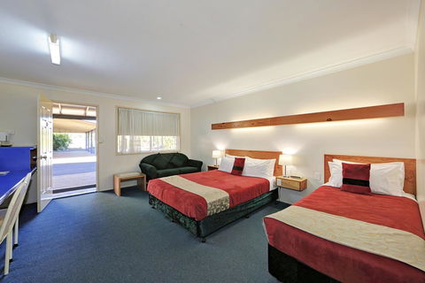 Smart Motels Bert Hinkler - SA Accommodation 13