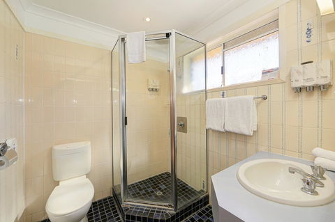 Smart Motels Bert Hinkler - SA Accommodation 14