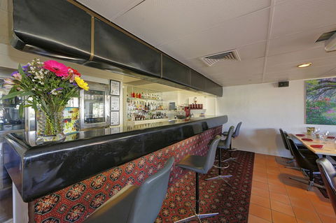 Smart Motels Bert Hinkler - SA Accommodation 6