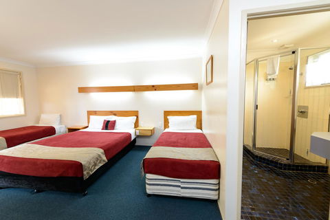 Smart Motels Bert Hinkler - SA Accommodation 3