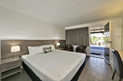 Smart Motels Bert Hinkler - SA Accommodation 24
