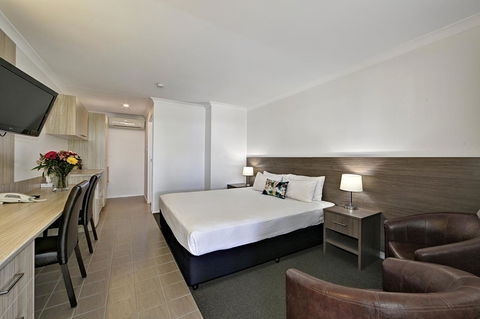 Smart Motels Bert Hinkler - SA Accommodation 0