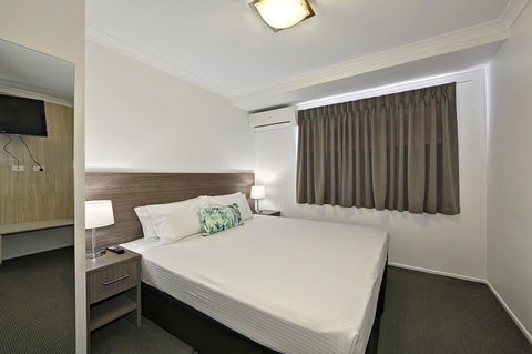 Smart Motels Bert Hinkler - SA Accommodation 25