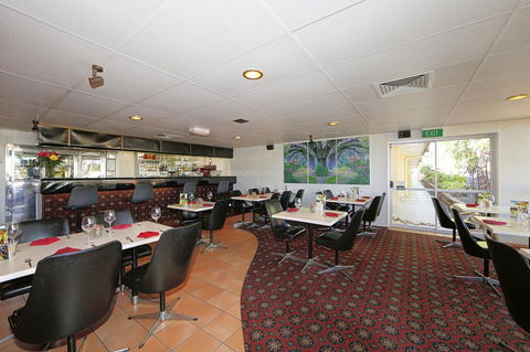 Smart Motels Bert Hinkler - SA Accommodation 7