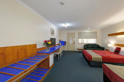 Smart Motels Bert Hinkler - SA Accommodation 10