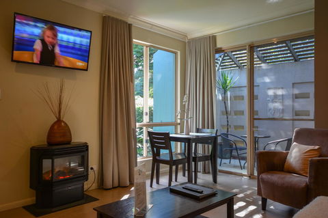 Blue Summit Hideaway - SA Accommodation 26