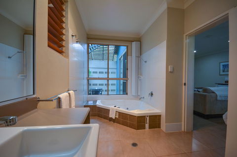 Blue Summit Hideaway - SA Accommodation 23