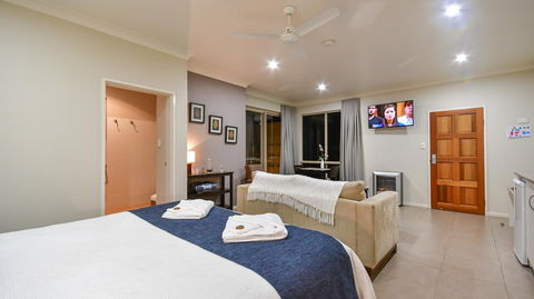 Blue Summit Hideaway - SA Accommodation 17