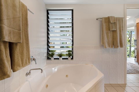 Oasis Apartments On Hamilton Island By HIHA - SA Accommodation 15