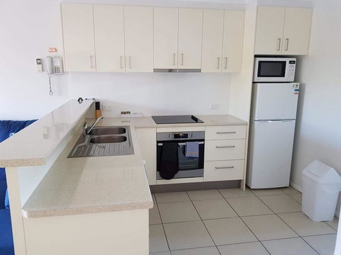 Coolum Beach Getaway Resort - SA Accommodation 9