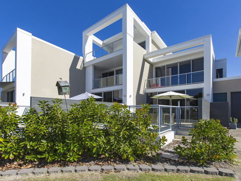 WAVES ON KAMALA 13 - SA Accommodation 0