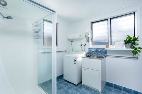 Wayfarers Beachouse - Rainbow Beach, Everything You Need, Just Metres To The Beach - SA Accommodation 1