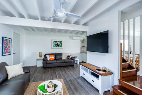 Wayfarers Beachouse - Rainbow Beach, Everything You Need, Just Metres To The Beach - SA Accommodation 2