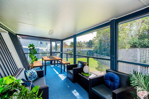 Wayfarers Beachouse - Rainbow Beach, Everything You Need, Just Metres To The Beach - SA Accommodation 3