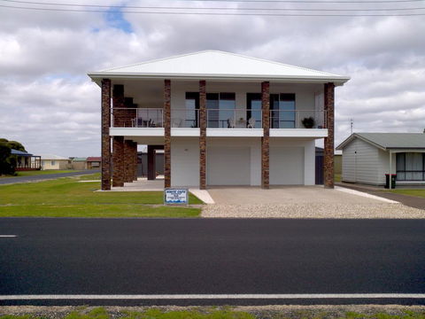 White Caps B&B Apartment - SA Accommodation 0