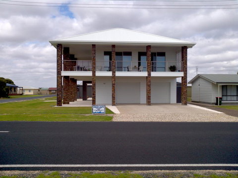 White Caps B&B Apartment - SA Accommodation 0