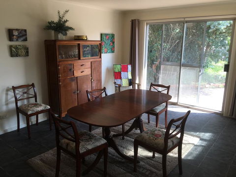 Yarram Cottage: Art And Accommodation - SA Accommodation 3