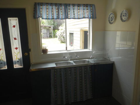 Yarram Cottage: Art And Accommodation - SA Accommodation 2